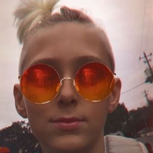 Meet your Posher, Chase